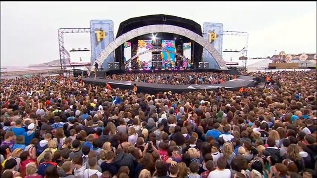 Sophie Ellis Bextor - Groovejet (If This Ain't Love) LIVE смотреть онлайн