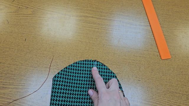 Проклеивание и подготовка двухшовного рукава к втачиванию в пройму. смотреть онлайн