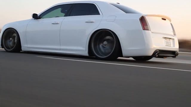 2012 Chrysler SRT8 Accuair смотреть онлайн