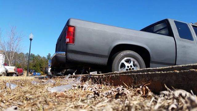 Cold start 1993 Dodge Dakota Sport 5.2L no cat, cherry bomb extreme смотреть онлайн