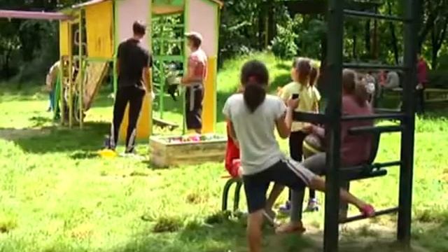 Депутаты В. Саутёнков и В. Баранский устроили детям приюта «Світанок» праздник смотреть онлайн