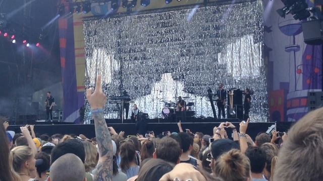 Jess Glynne starts crying while singing My Love (@ Lollapalooza Berlin 2016) смотреть онлайн