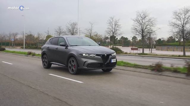 Conducimos el Alfa Romeo Tonale Hybrid 2023 /Prueba/Review en español del SUV con etiqueta Eco смотреть онлайн