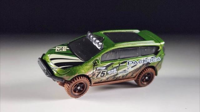 Hot Wheels Mainline Review: Chrysler Pacifica | 2023 Mud Studs