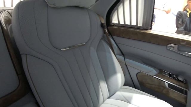 Aurus Senat : La voiture de Vladimir Poutine en détails смотреть онлайн