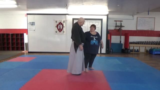 Michelle "Mickey Mouse" Bentley executing Koshi Nage смотреть онлайн