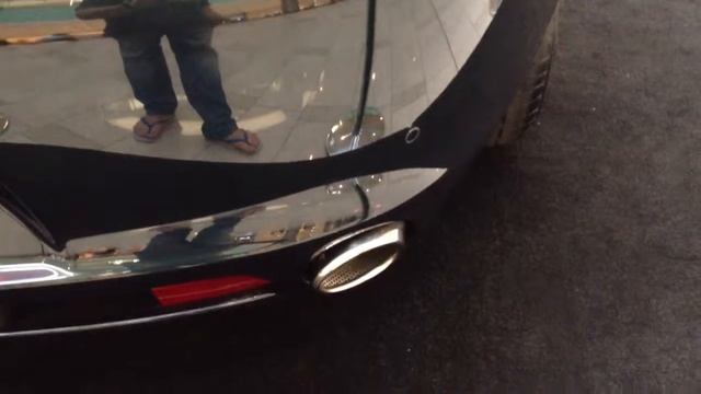 Смотрим на Aston Martin Rapide 2012 в Дубае смотреть онлайн