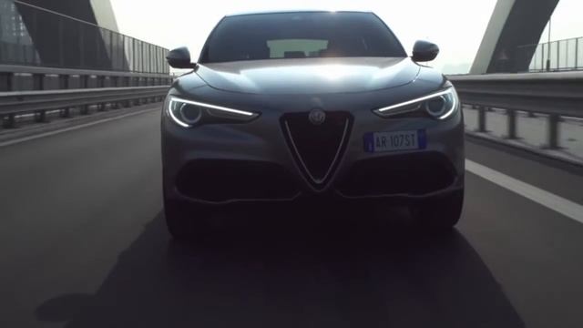 2018 Alfa Romeo Stelvio vs 2016 Mercedes GLE смотреть онлайн
