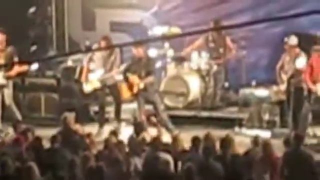 Dierks Bentley's new song premire at Padres Stadium in San Diego смотреть онлайн