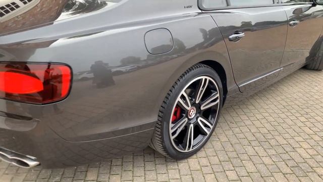 2017/17 BENTLEY FLYING SPUR V8 S IN ANTHRACITE GREY METALLIC смотреть онлайн