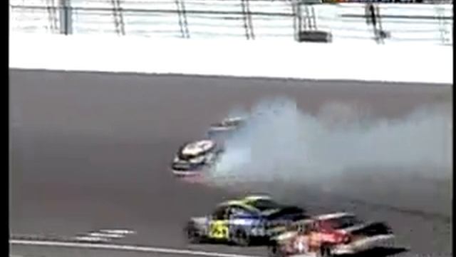 2004 DaimlerChrysler 400 - Michael Waltrip Crash смотреть онлайн