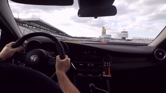 Alfa Romeo Giulia 2.0 Hockenheimring Trackday school of racing Stint 1 смотреть онлайн