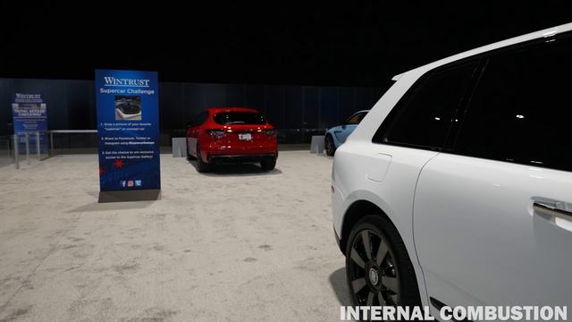 Supercar Gallery at 2022 New York Auto Show (Lamborghini, Bentley, Aston Martin, Rolls Royce) смотреть онлайн