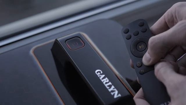 Видеоинструкция по эксплуатации робота мойщика окон GARLYN MaxClean смотреть онлайн