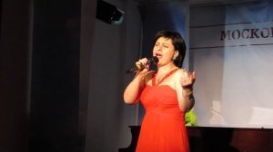 'Там, где клен шумит' - поет Инна Новикова