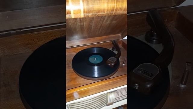Es war einmal eine Müllerin - Die schöne Müllerin - Blas-Orchester Carl Woitschach mit Quartett смотреть онлайн