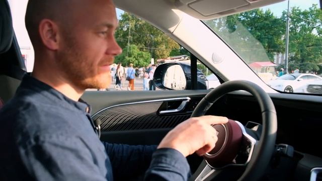 Hongqi HS 9. Автомобиль «Хунцы». Похож на Rolls Royce.