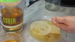 ЧАЙНЫЙ ГРИБ.А вот и МОЖНО ОБРЕЗАТЬ и РАЗРЕЗАТЬ ножницами ЧТОБЫ ДАТЬ ему НОВУЮ ЖИЗНЬ!!!