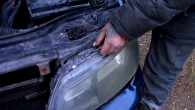 Как снять передние фары в Рено Лагуна 1 1999г смотреть онлайн