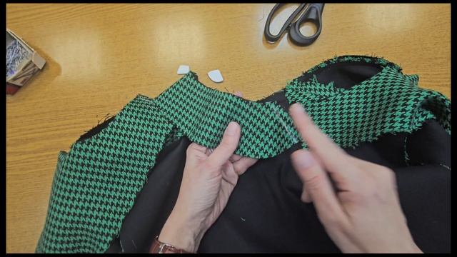 Втачивание воротника в горловину в жакете с лацканами смотреть онлайн