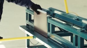 Процесс гибки на ручном листогибе ЛГС 26