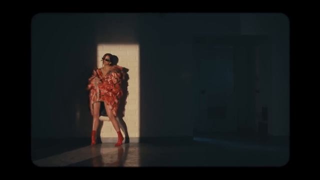 LISA - NEW WOMAN feat. Rosalia смотреть онлайн