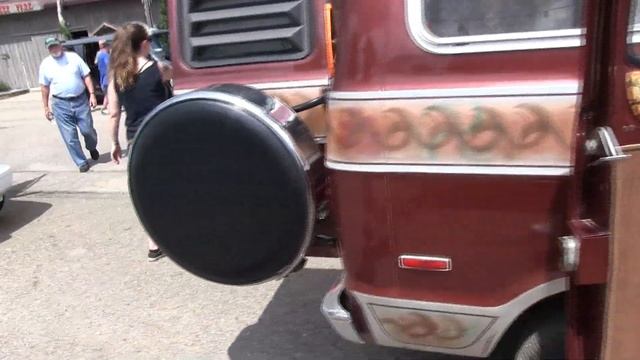 1977 Custom Dodge Van with Cotton & Renee. смотреть онлайн