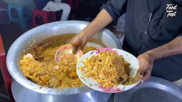 Late Night Most Famous Lokman vai er Beef Khichuri, Chicken Kacchi 80TK Only | Street Food Dinner смотреть онлайн