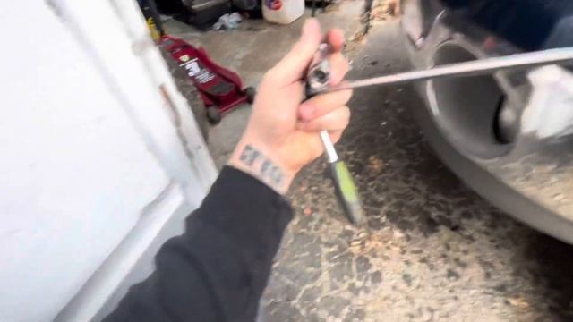 (LAMP OUT) 🚨 Replacing Headlight bulb 02-05 DODGE RAM 1500, and turn signal bulb. смотреть онлайн