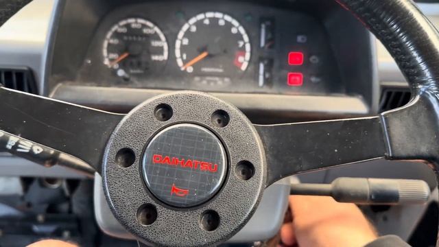 Daihatsu Mira Walk-Through! смотреть онлайн