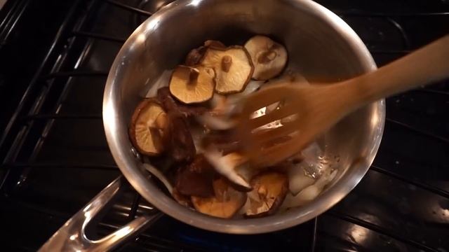 MAKING RAMEN IN OUR RV // VLOGMAS DAY 3 смотреть онлайн