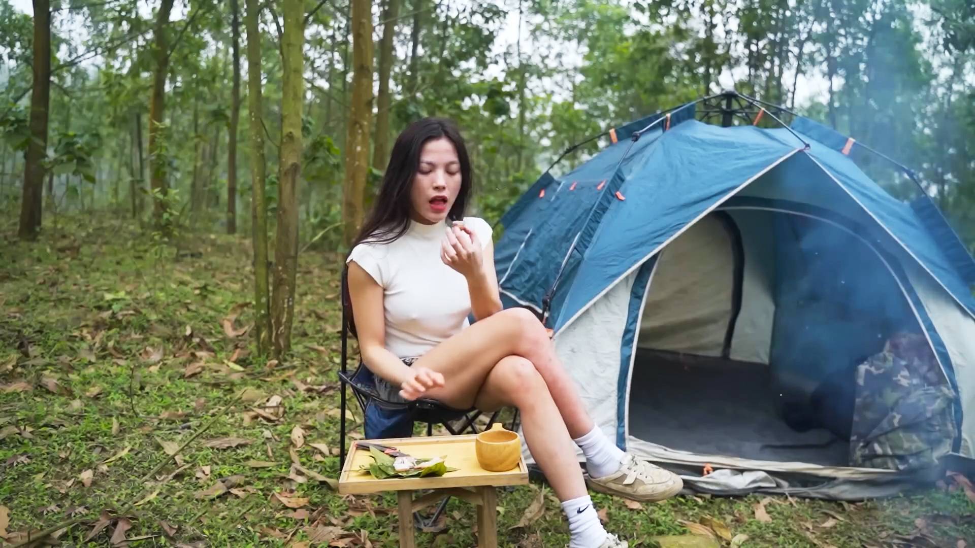 Красивая ДЕВУШКА в ТРОПИЧЕСКОМ ЛЕСУ | ВЫЖИВАНИЕ В ОДИНОЧНОМ КЕМПИНГЕ | Расслабляющий АСМР #6 смотреть онлайн