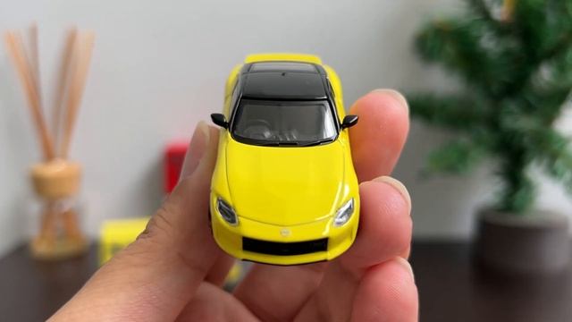 MINI GT NISSAN FAIRLADY Z PROTO SPEC IKAZUCHI YELLOW смотреть онлайн
