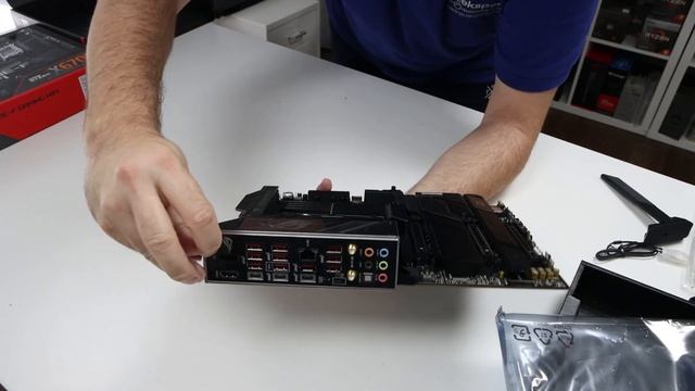 ASUS ROG STRIX X670E-E Gaming WiFi & X670E-F Gaming WiFi Unboxing