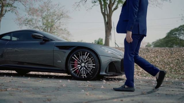 สัมผัส Aston Martin DBS Superleggera พร้อมการขับขี่ในสนามแข่งกับ Narasak смотреть онлайн