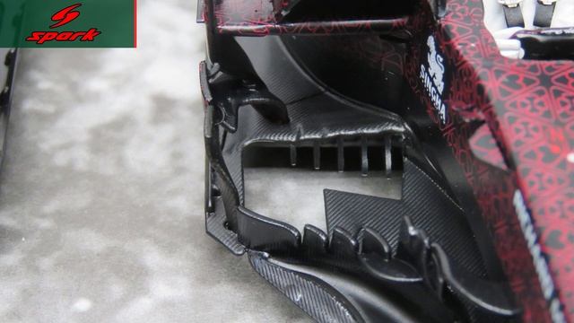 Minichamps vs Spark - Kimi Räikkönen - Alfa Romeo C38 1:18 Test Car 2019 review смотреть онлайн