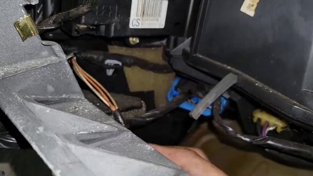 2000-2005 Cadillac PASSENGER Blend Door Actuator Replacement смотреть онлайн