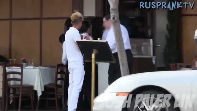 БОГАТЫЙ vs. БЕДНЫЙ в ресторане / Социальный эксперимент /Пранк смотреть онлайн
