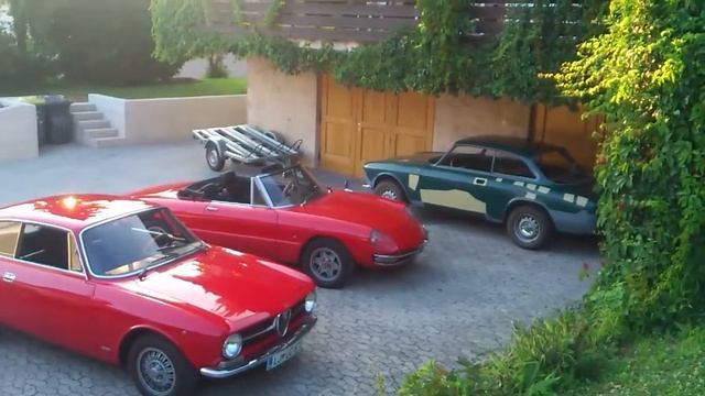 Alfa Romeo Berlina 2000, GT Junior 1300, Duetto 1600 and GTV 2000 lined up - front смотреть онлайн
