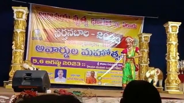she was perfomed in last Sunday M.Lakshmi Karthika смотреть онлайн