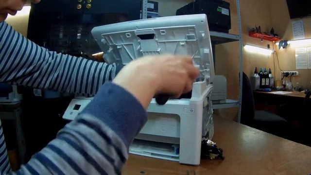 HP LaserJet Pro M132a/M227fdn/ M104a растягивает/сжимает изображение. смотреть онлайн