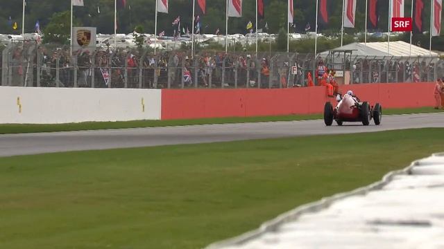 Kimi Räikkönen driving the "Alfetta" in Silverstone смотреть онлайн