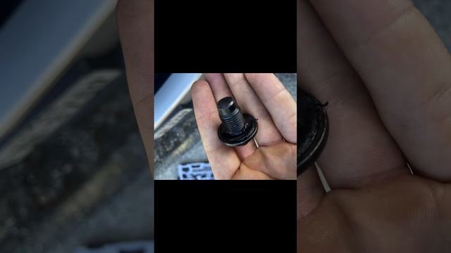 How to do a oil change on a 2012 Dodge Challenger 3.6 Liter V6 смотреть онлайн