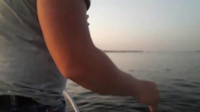 Когда попросил у напарника попробовать удочку... смотреть онлайн