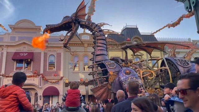 WE WENT TO DISNEYLAND PARIS!! // EUROPE TRAVEL VLOG смотреть онлайн
