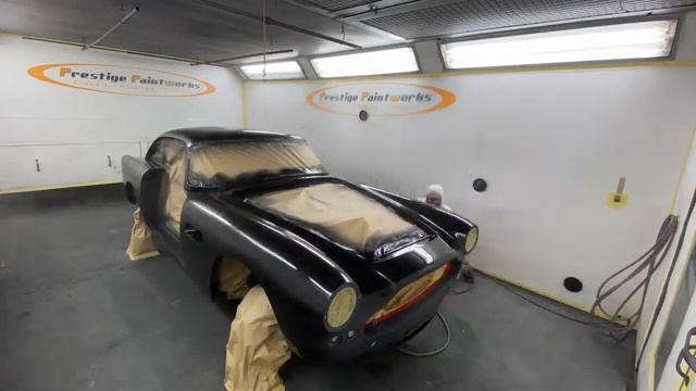 Aston Martin DB4 restoration - A proper paint job on a super cool car . смотреть онлайн