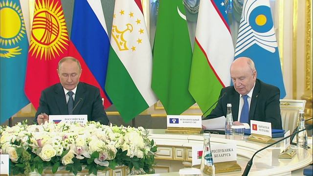 Путин открыл заседание Совета глав государств СНГ в узком составе. смотреть онлайн