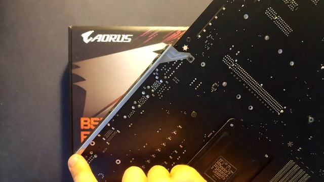 Az első alaplapom B550 Aorus Elite V2 kicsomagolás (unboxing) смотреть онлайн
