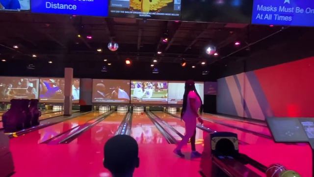 VLOG: Sunday Funday I We Went Bowling I Meet Our Boys ! смотреть онлайн