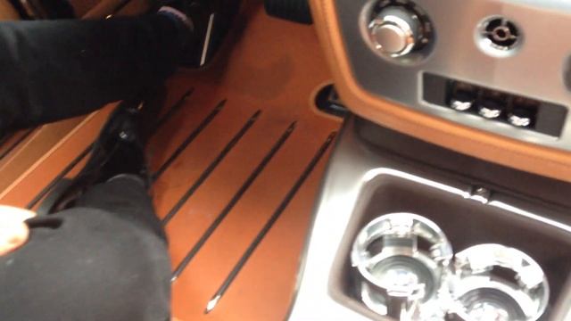 At The LA Auto Show: Inside the $500,000 Rolls-Royce Aviator смотреть онлайн